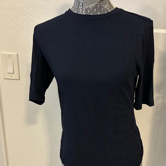 Lightweight tee elbow length sleeves NWT - Picture 2 of 7